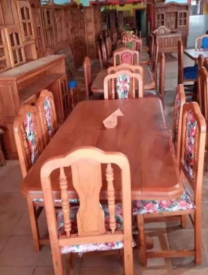 Mesa artesanal de algarrobo